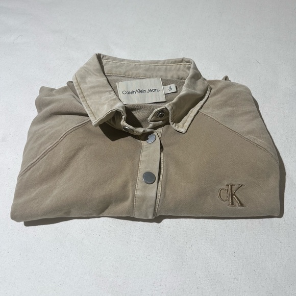 Calvin Klein - 100% cotton - cropped - collared - 1/4 button down sweater - Picture 2 of 5